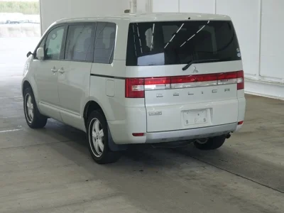 Mitsubishi DELICA D5
