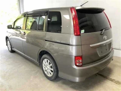 Toyota Isis