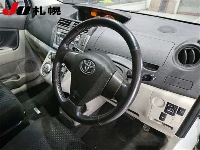 Toyota Passo Sette