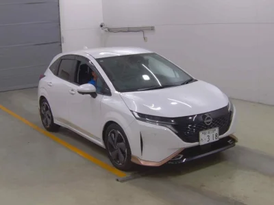 Nissan AURA