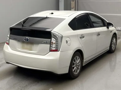 Toyota Prius PHV