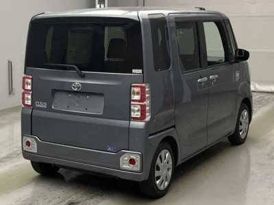 Toyota Pixis Mega