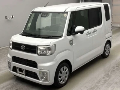 Toyota Pixis Mega