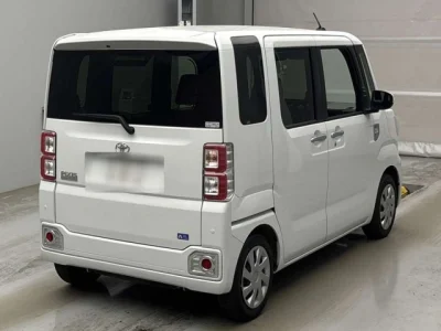 Toyota Pixis Mega