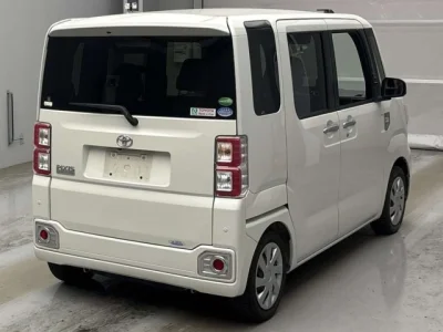 Toyota Pixis Mega
