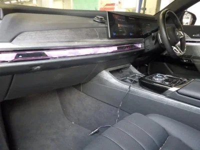 BMW i7