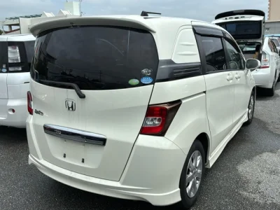 Honda Freed Spike