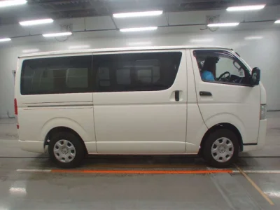Toyota HiAce Van
