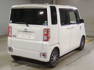 Toyota Pixis Mega