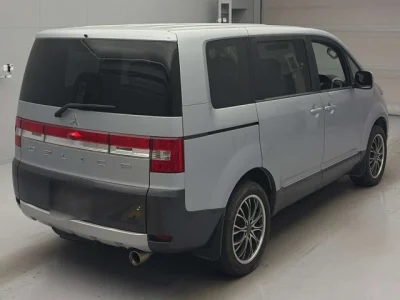 Mitsubishi DELICA D5