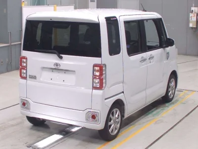 Toyota Pixis Mega