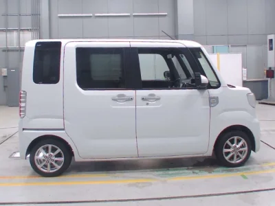 Toyota Pixis Mega