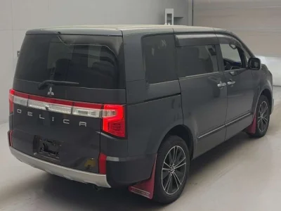 Mitsubishi DELICA D5