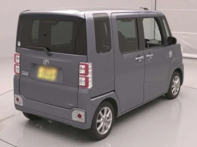 Toyota Pixis Mega