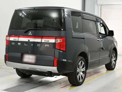Mitsubishi DELICA D5