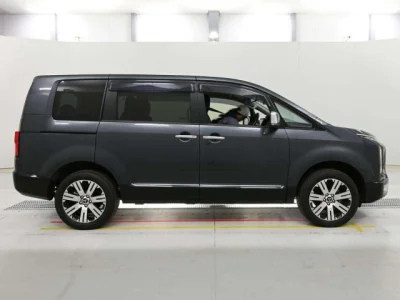 Mitsubishi DELICA D5