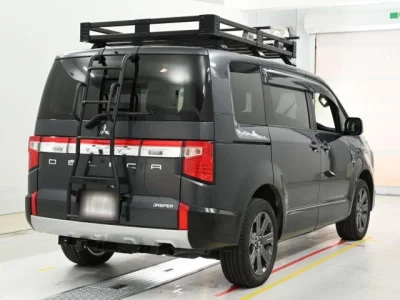 Mitsubishi DELICA D5