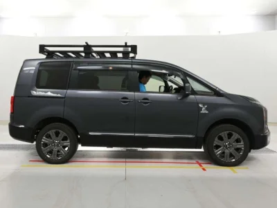 Mitsubishi DELICA D5