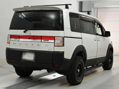 Mitsubishi DELICA D5