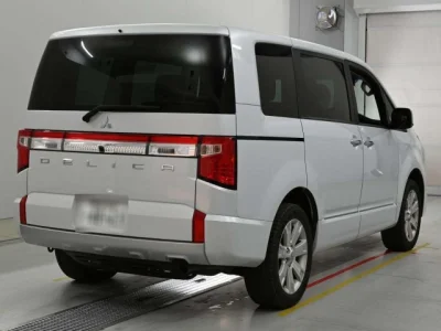 Mitsubishi DELICA D5