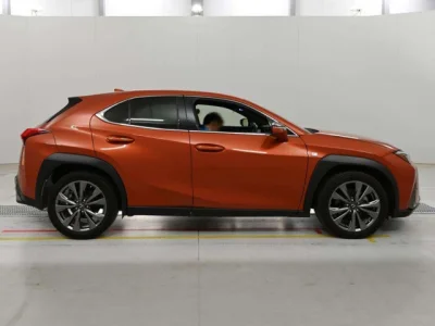 Lexus UX200