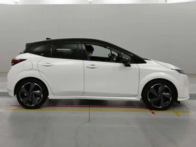 Nissan AURA