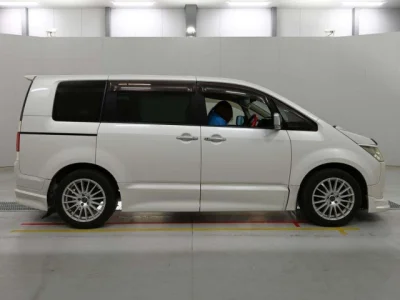 Mitsubishi DELICA D5