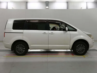 Mitsubishi DELICA D5
