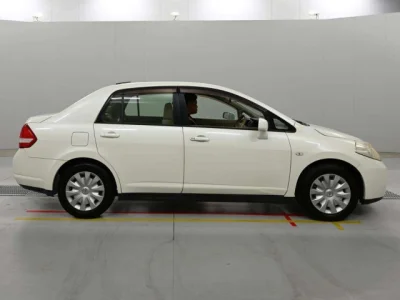 Nissan TIIDA LATIO