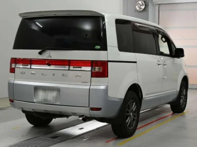 Mitsubishi DELICA D5