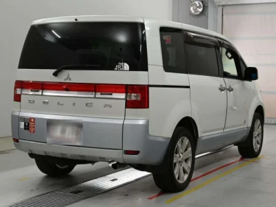 Mitsubishi DELICA D5