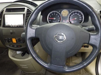 Nissan LAFESTA