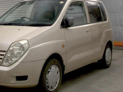 Mitsubishi Mirage Dingo