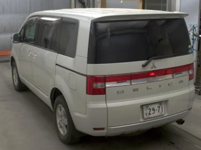 Mitsubishi Delica D:5