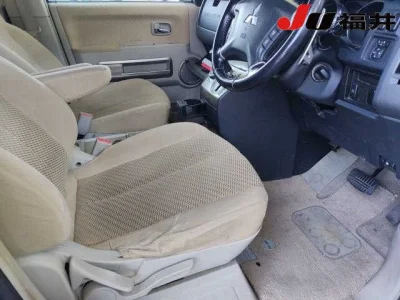 Mitsubishi DELICA D5