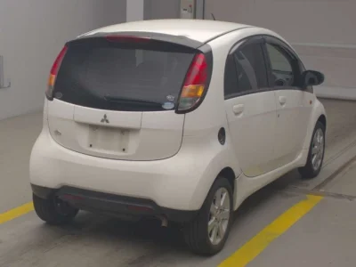 Mitsubishi i