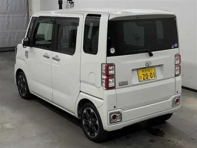 Toyota Pixis Mega