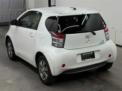 Toyota iQ