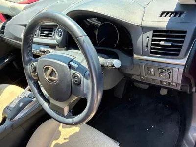 Lexus CT200h