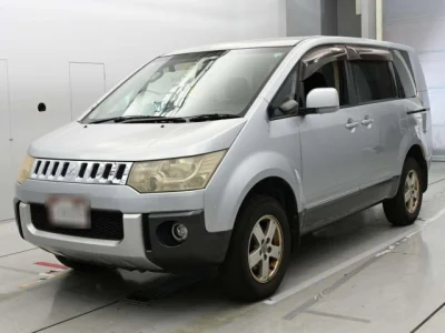 Mitsubishi DELICA D5