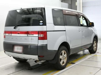 Mitsubishi DELICA D5