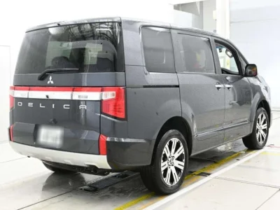Mitsubishi Delica D:5