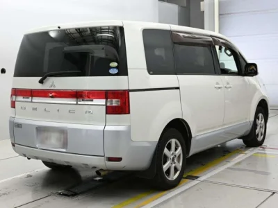 Mitsubishi DELICA D5