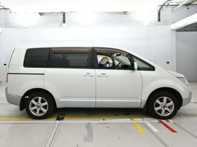Mitsubishi DELICA D5