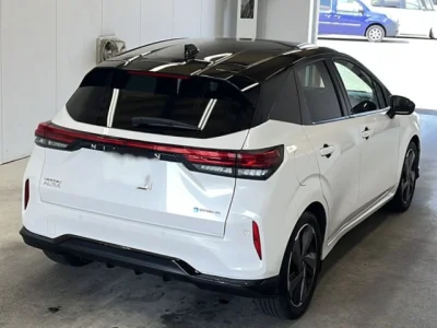 Nissan Aura