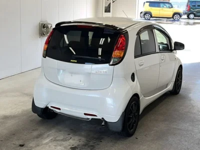 Mitsubishi i