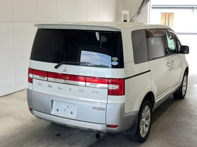 Mitsubishi DELICA D5