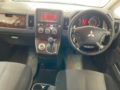 Mitsubishi DELICA D5