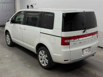 Mitsubishi DELICA D5