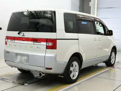 Mitsubishi DELICA D5